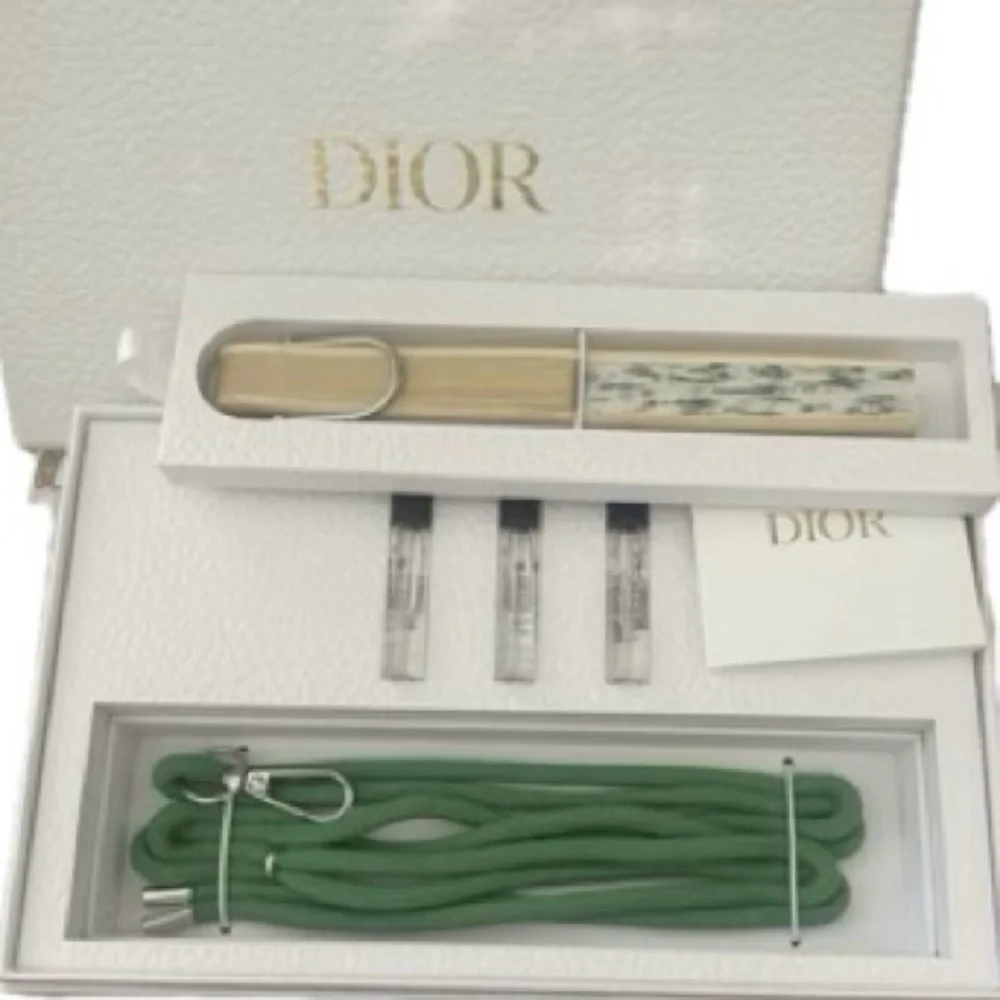 Dior Mini fan and perfume - Picture 3 of 5
